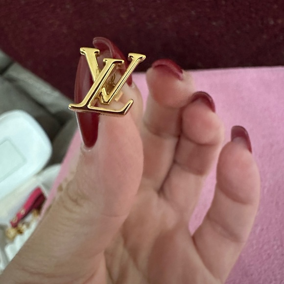 Louis Vuitton stud earrings - Picture 3 of 5